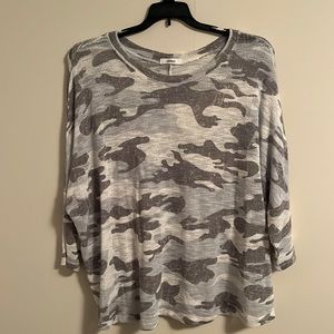 NWOT Cherish 3/4 sleeve oversized camo top